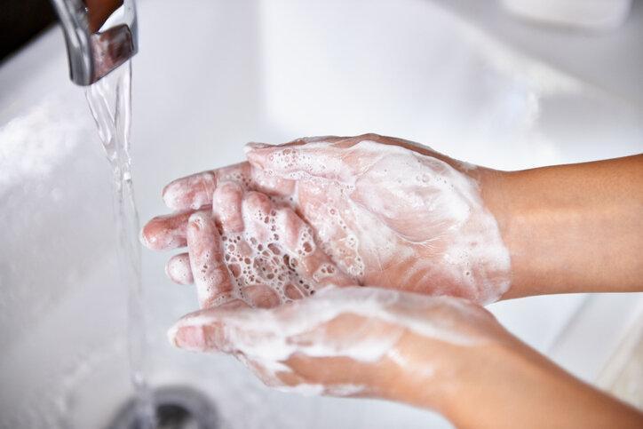 روش صحیح شستن دست ها برای پیشگیری از آنفلوآنزا و سرماخوردگی ، آیا ضدعفونی کننده های دست مؤثرند؟