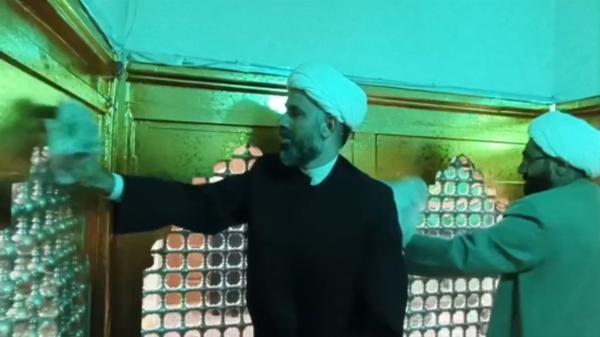 عطرآگین شدن آستان مقدس امامزاده زید ابن علی(ع) عطرآگین شدن آستان مقدس امامزاده زید ابن علی(ع)